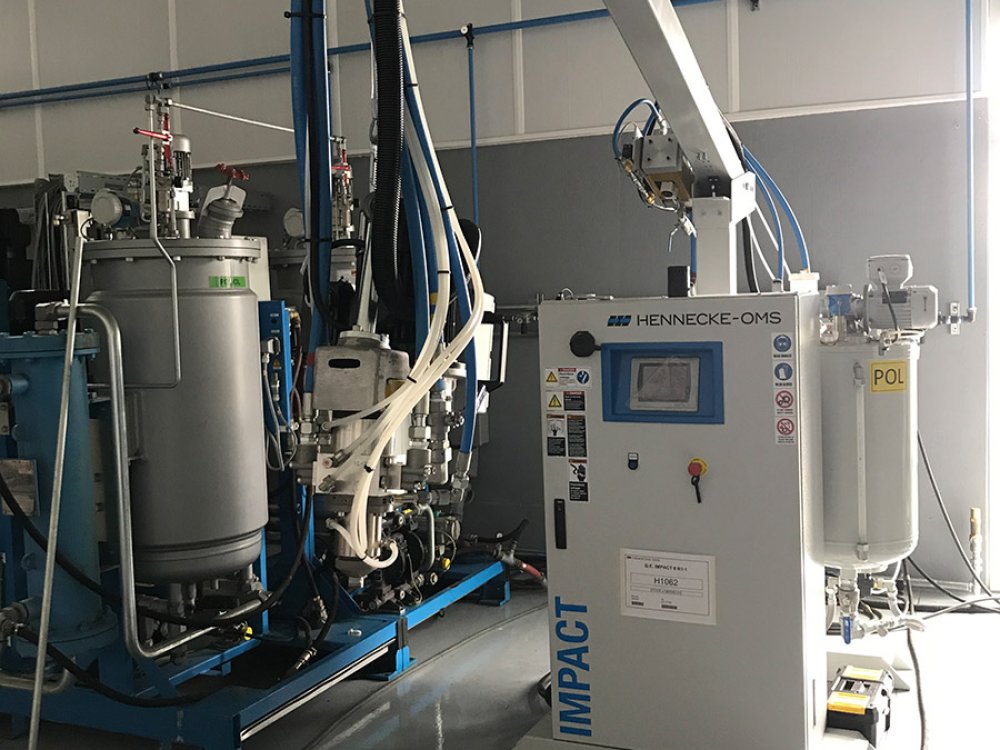 IMPACT 6 - Low Pressure Metering Machine