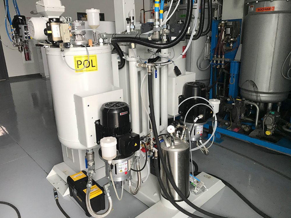 IMPACT 6 - Low Pressure Metering Machine